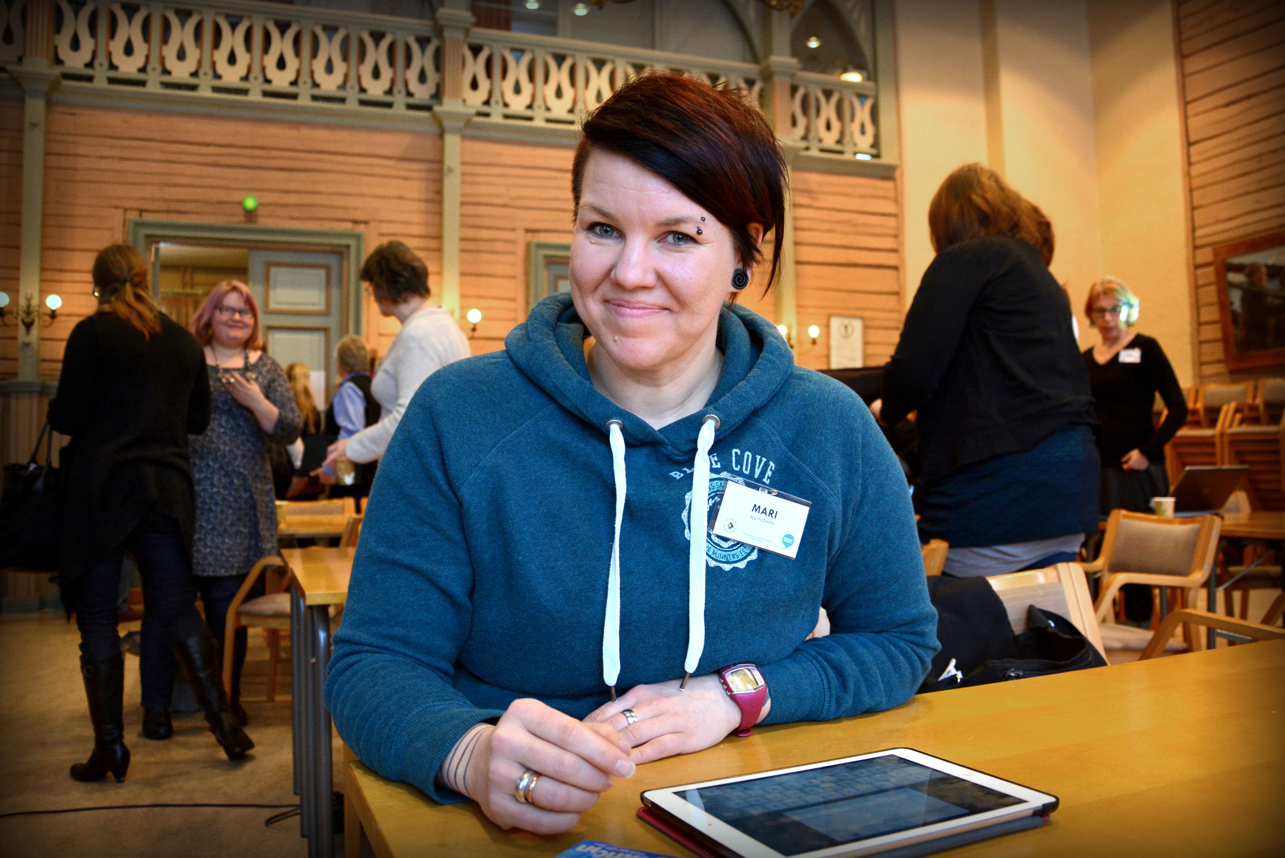 Mari Muinonen kävi esittelemässä opettajille, miten hänen oppilaansa toimivat tieto- ja viestintäteknologian kanssa koulussa.