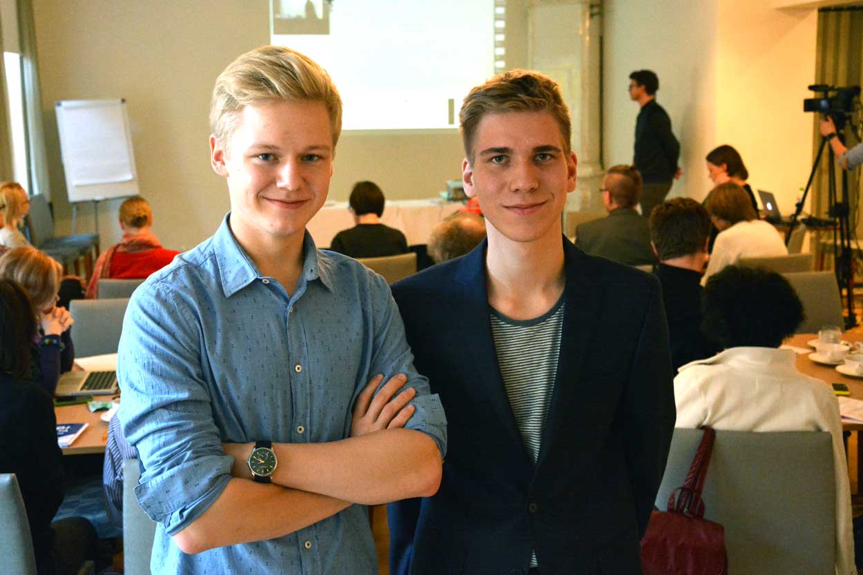 Tatu Koivisto ja Markus Nieminen esittelivät opiskelijoiden toiveita lukiouudistuksessa.
